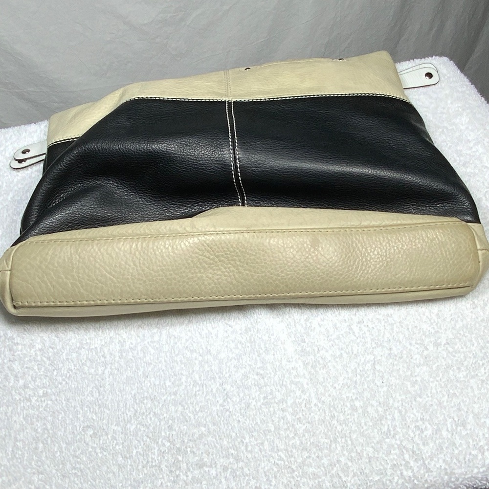 B. Makowsky Shoulder Bag - Picture 7 of 14